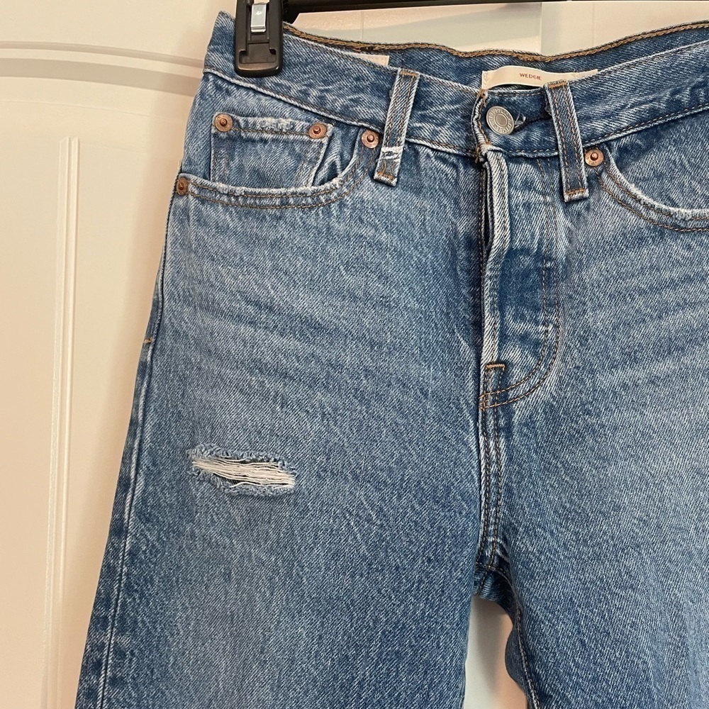 Levi’s wedgie straight crop jeans distressed light wash size 24 NWOT - Picture 4 of 9